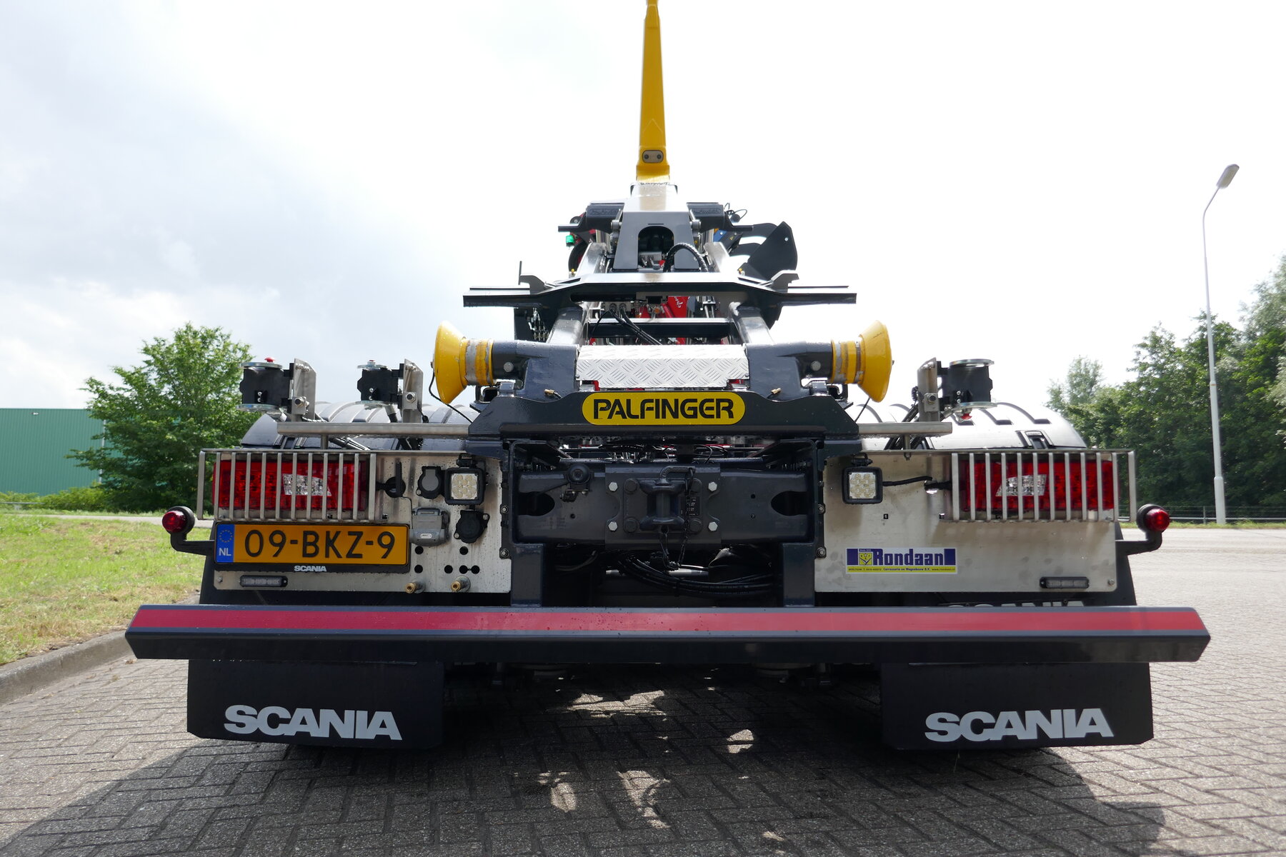 Z-kraan met haakarmsysteem