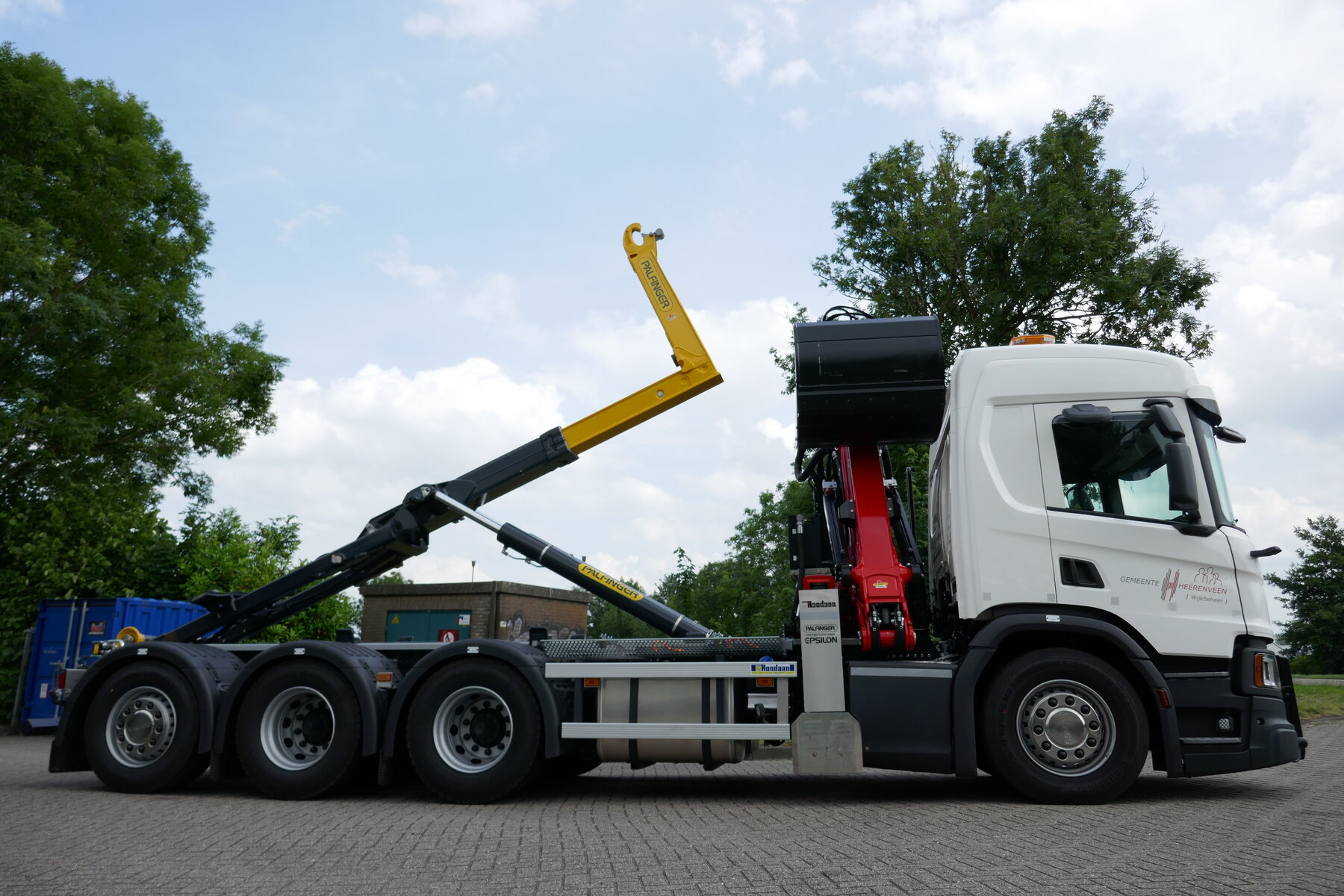 Z-kraan met haakarmsysteem