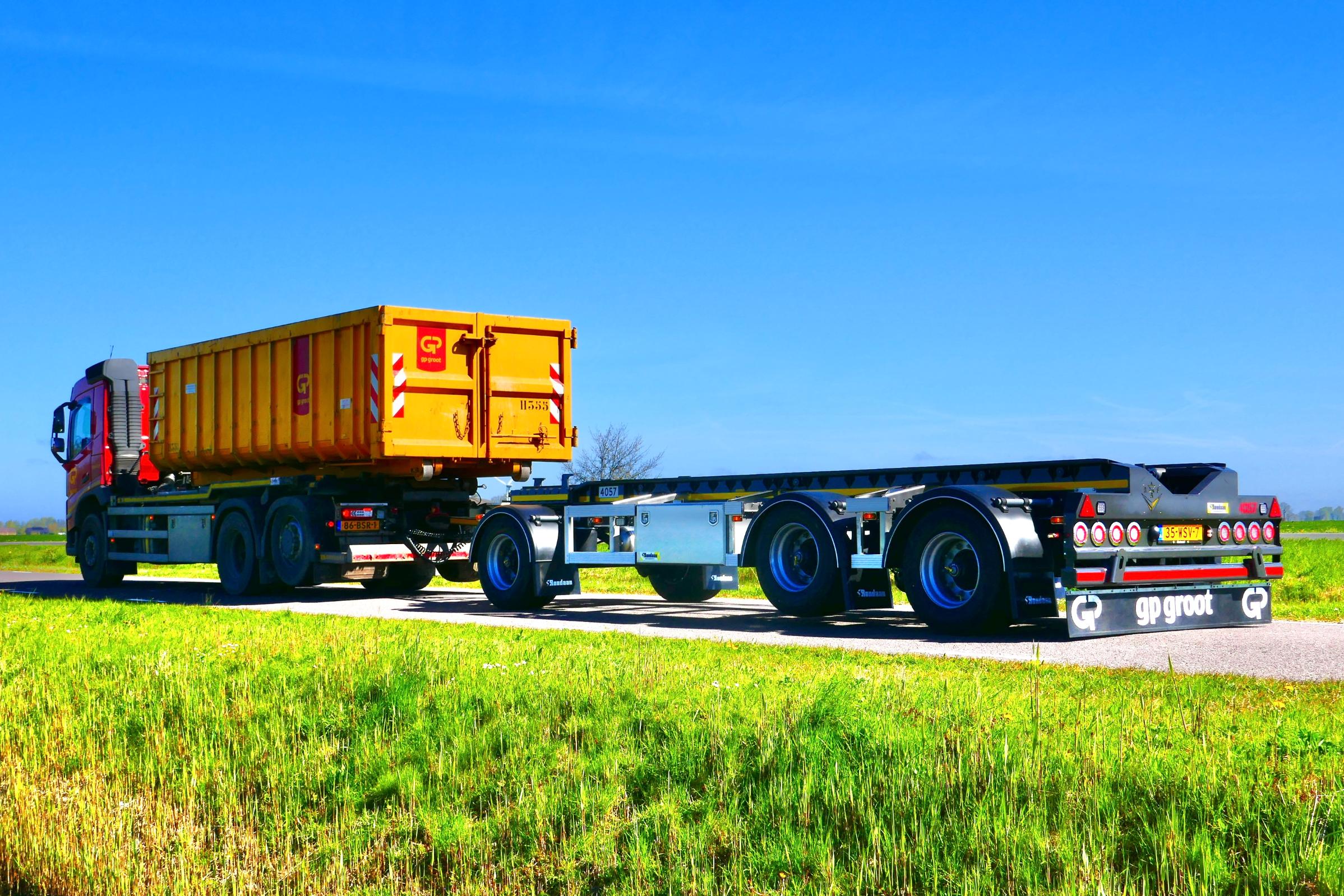 Nieuwe generatie RAF containeraanhangwagens voor GP Groot
