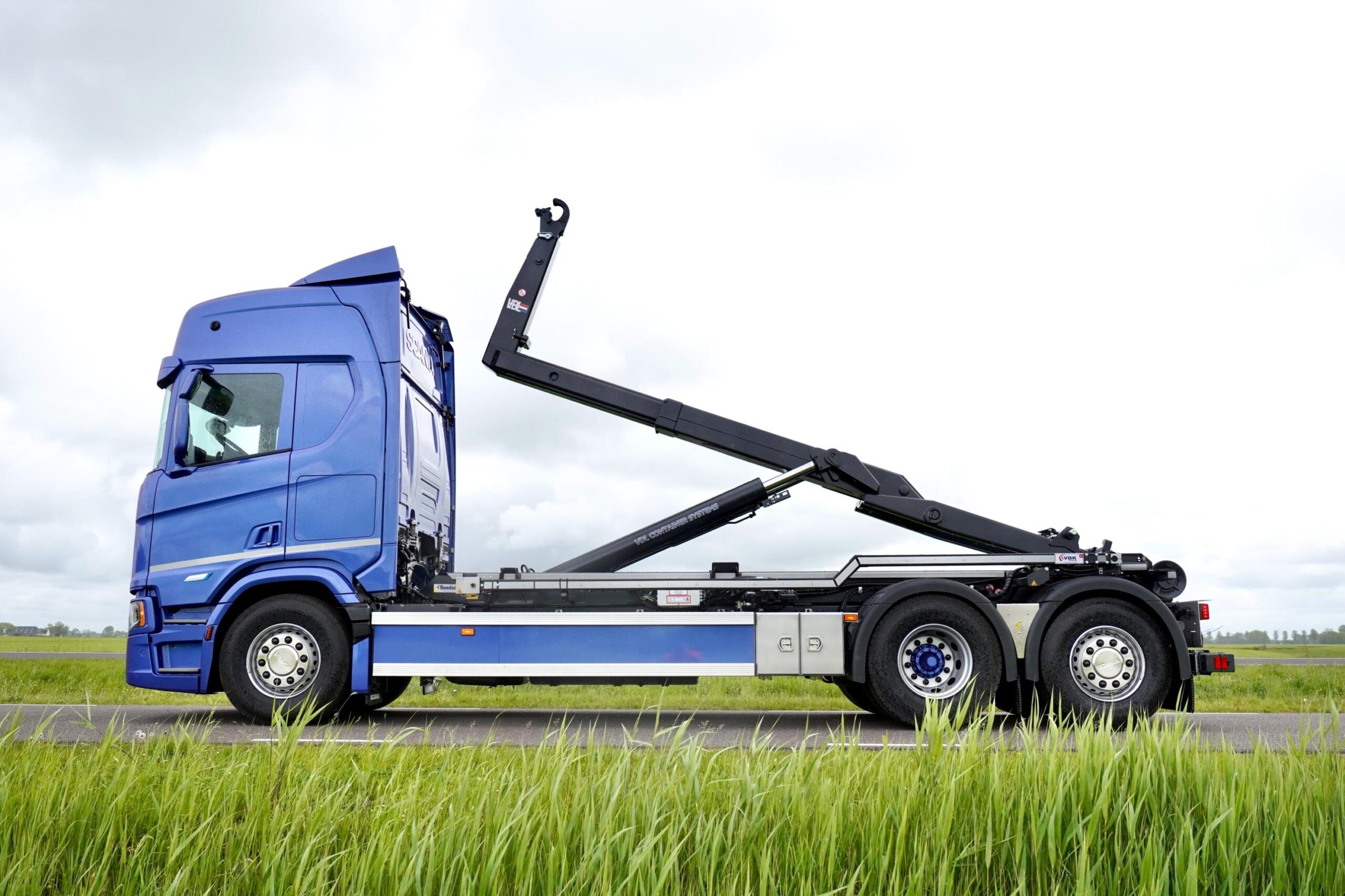 Scania met 25-tons VDL haakarmsysteem en VBK afnetsysteem