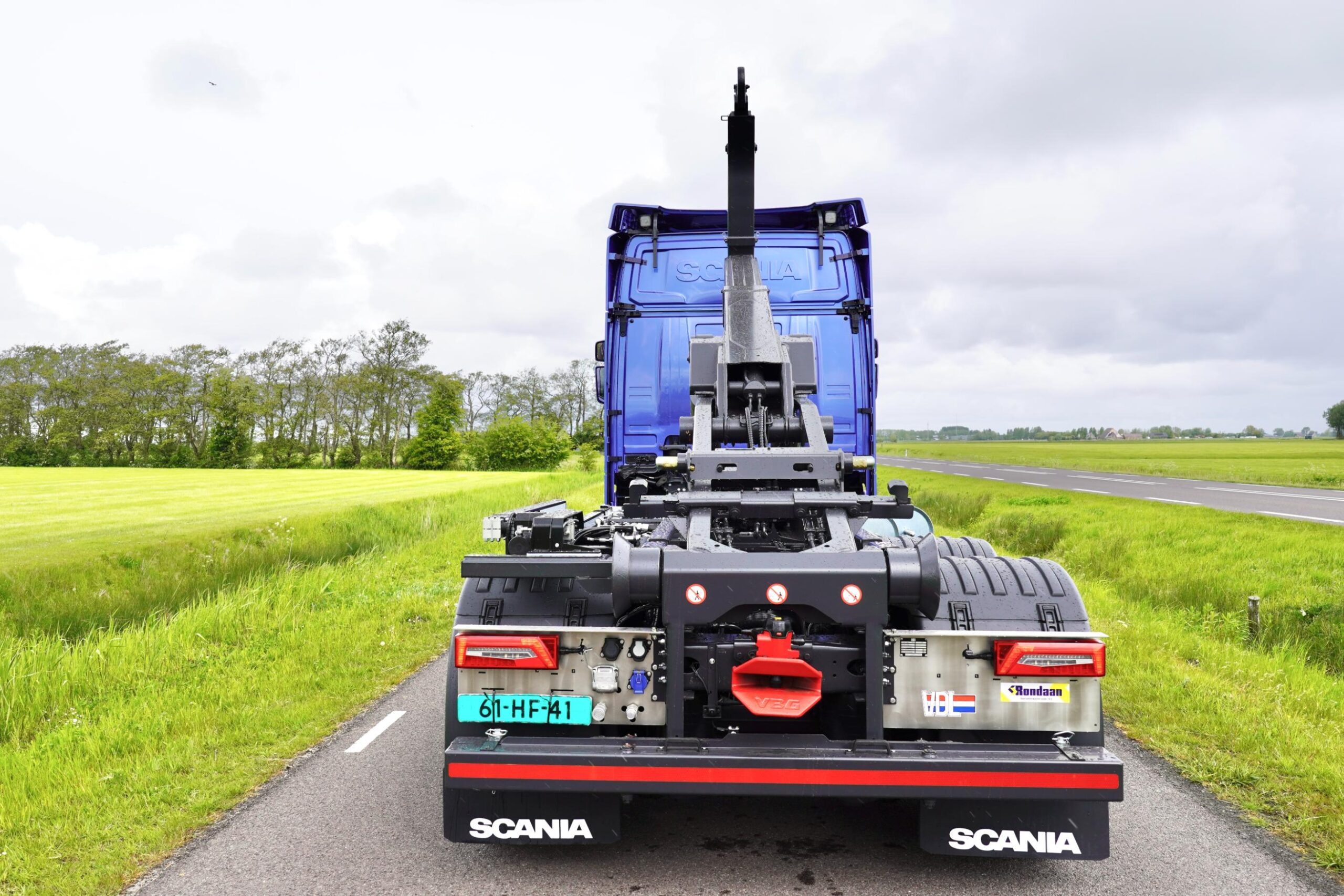 Scania met 25-tons VDL haakarmsysteem en VBK afnetsysteem